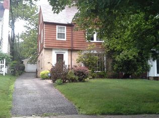 3594 Glencairn Rd, Shaker Heights, OH 44122