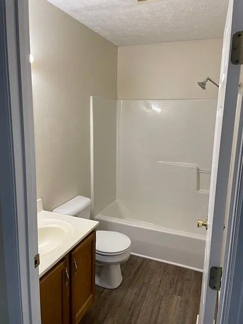301 Michelle Dr — Photo 3
