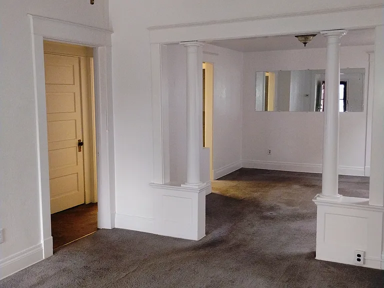 1122 Pinewood Ave — Photo 2