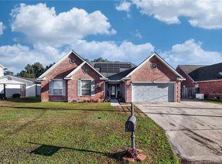 424 Oak Rd, Belle Chasse, LA 70037