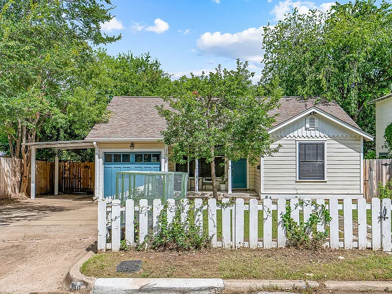 3305 Harris Park Ave — Photo 2