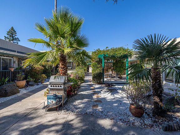 4th image of 1429 Essex Way