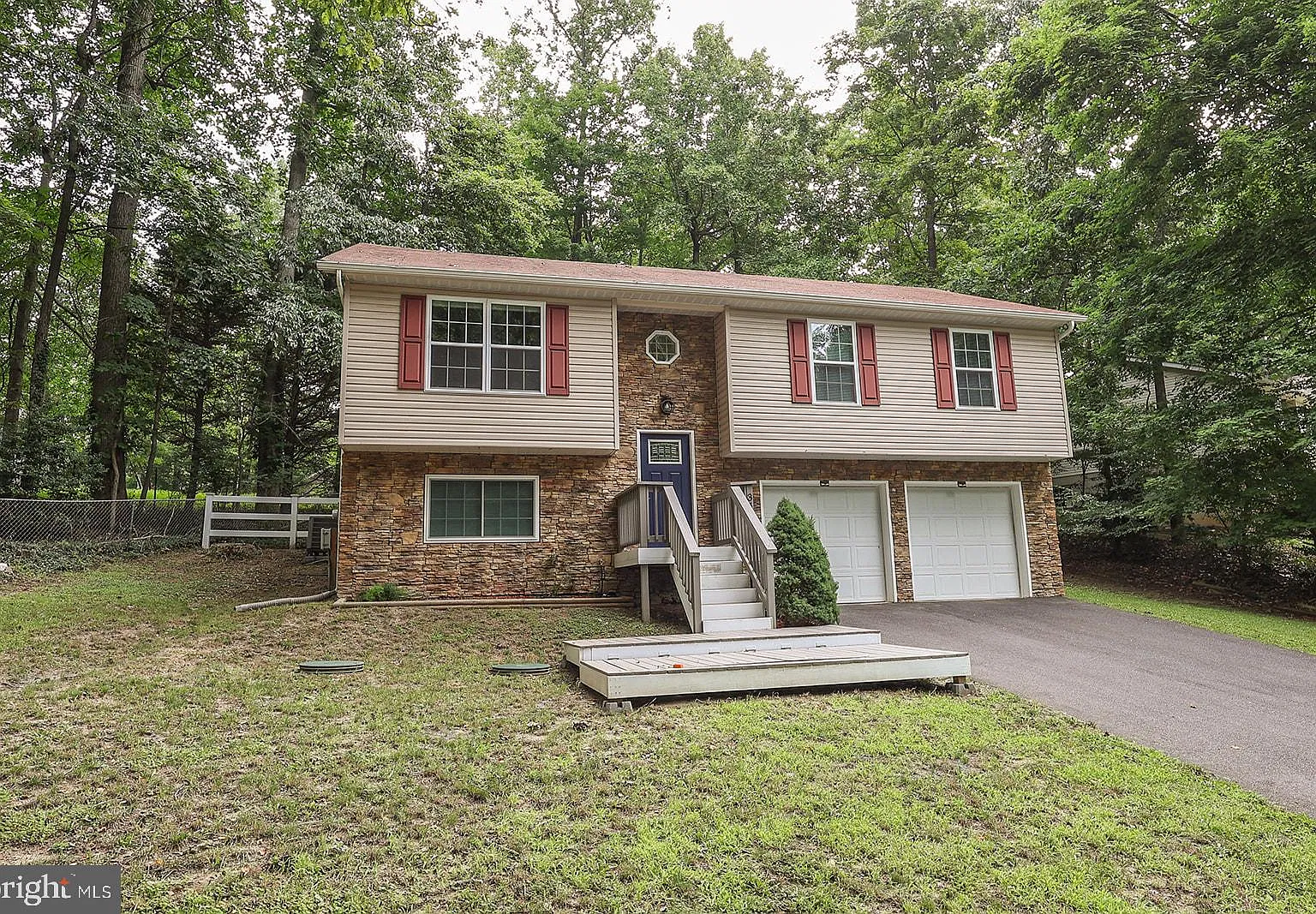 4 bed, 3.0 bath, 1624 sqft, $2,300 — Photo 2