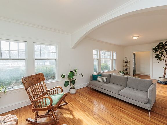 3rd image of 13848 Clifton Blvd