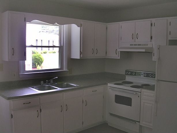 2nd image of 3840 Queen Anne Cir