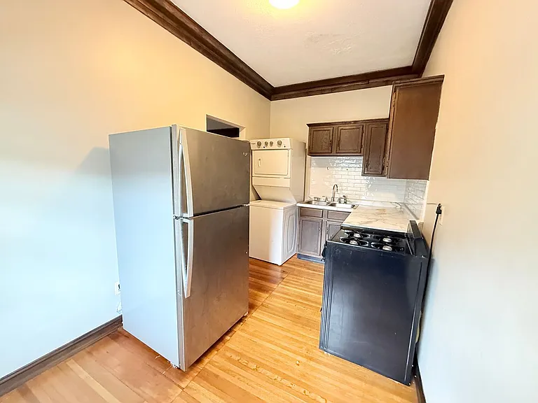 522 E Chestnut St — Photo 3
