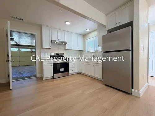 245 Maple St #A Photo 1 245 Maple St #A Photo 1