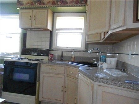 5th image of 3996 E 190th St