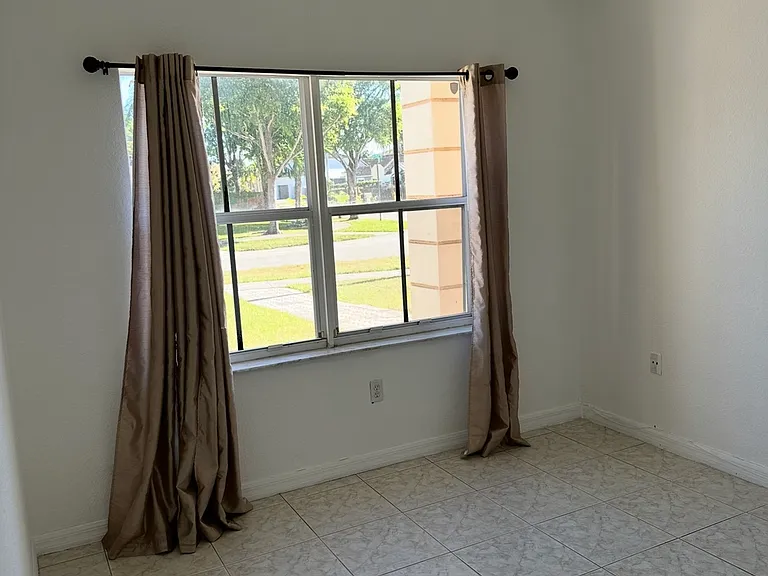 18124 SW 152nd Pl — Photo 13