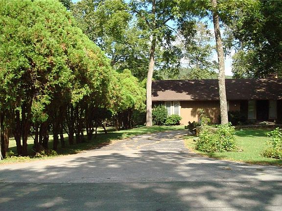 2nd image of 6 Nottingham Cir