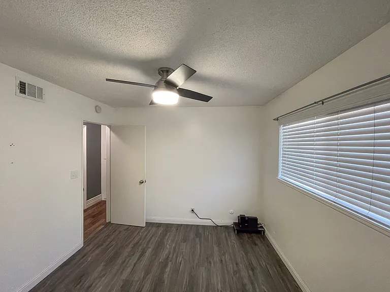 1386 N Sacramento St — Photo 4