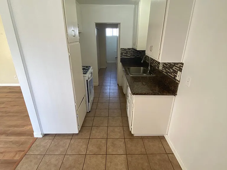 535 E Adams St #15 — Photo 15
