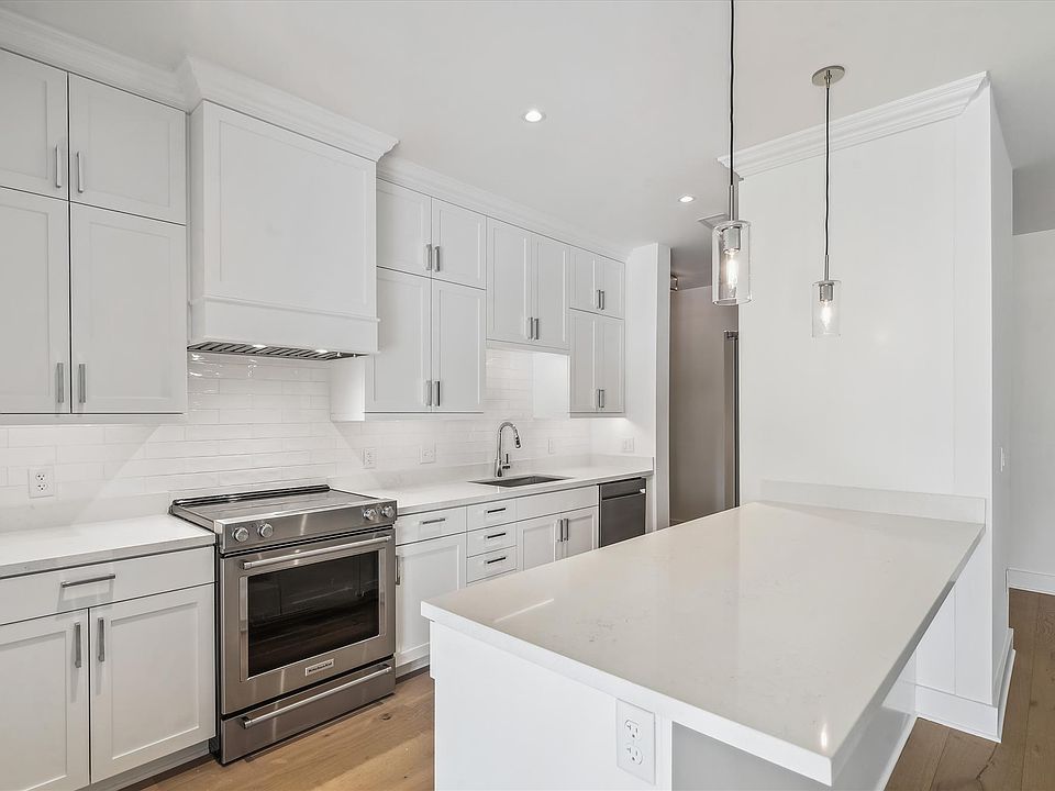 Bright white Kitchen