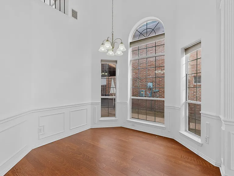 636 N Allen Rd — Photo 15