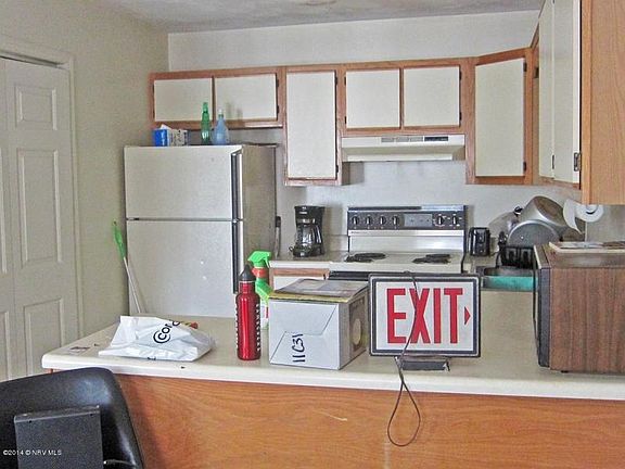 4th image of 878 Patrick Henry Dr