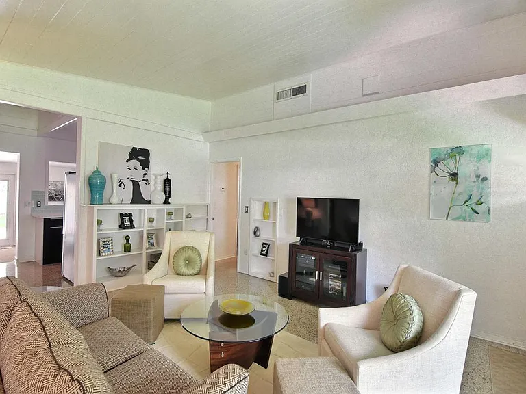 641 Bougainvillea Ln — Photo 3