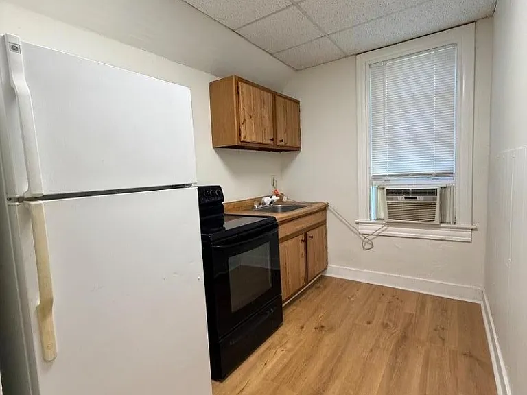 100 Main St #6 — Photo 3