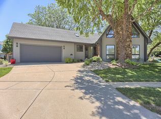 2501 Woodridge Rd, Champaign, IL 61822