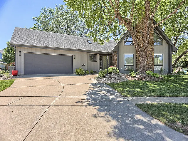 2501 Woodridge Rd photo 1