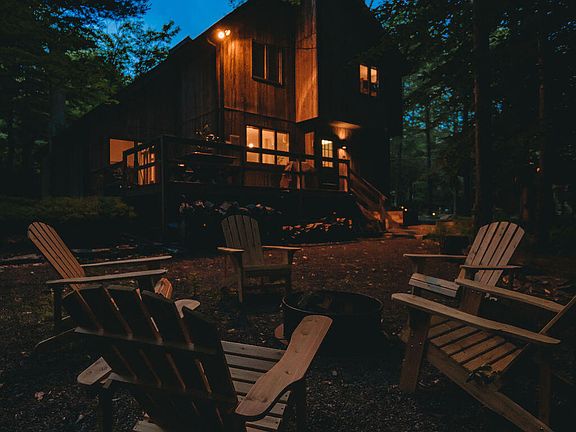 3rd image of 181 Parkwood Dr