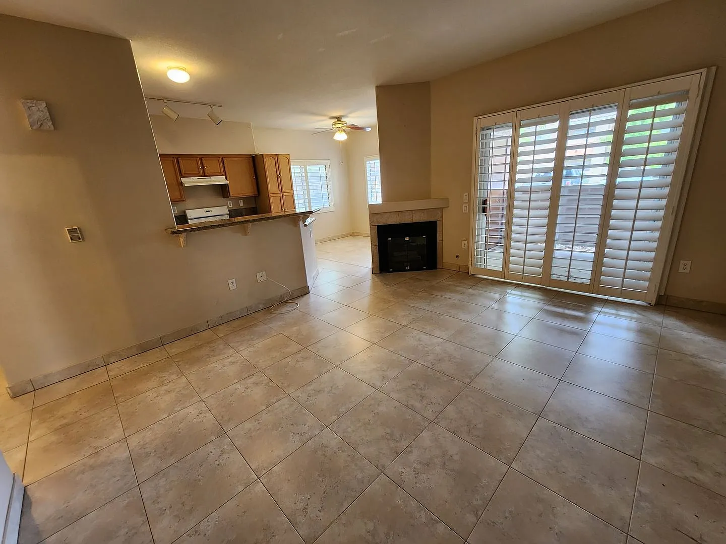 Charming 2 Bed 2 Bath Downstairs Condo In Silverado Ranch! — Photo 3