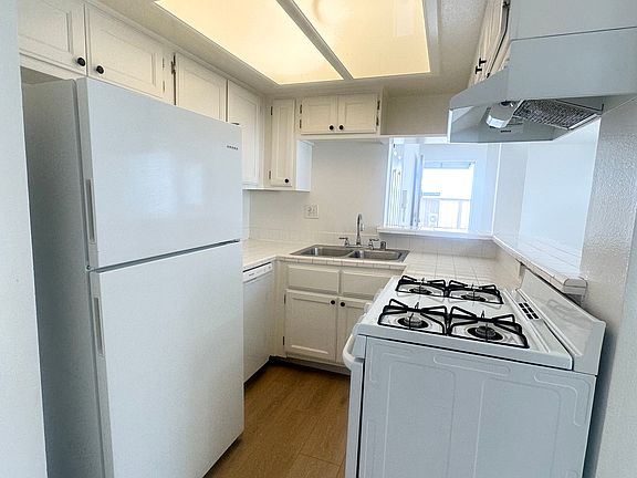 4th image of 328 E Providencia Ave #105F