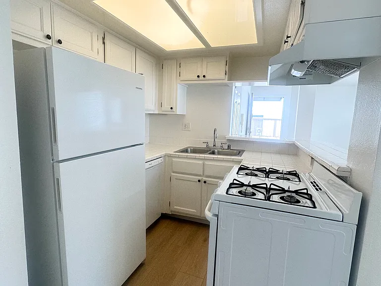 328 E Providencia Ave #105F — Photo 4