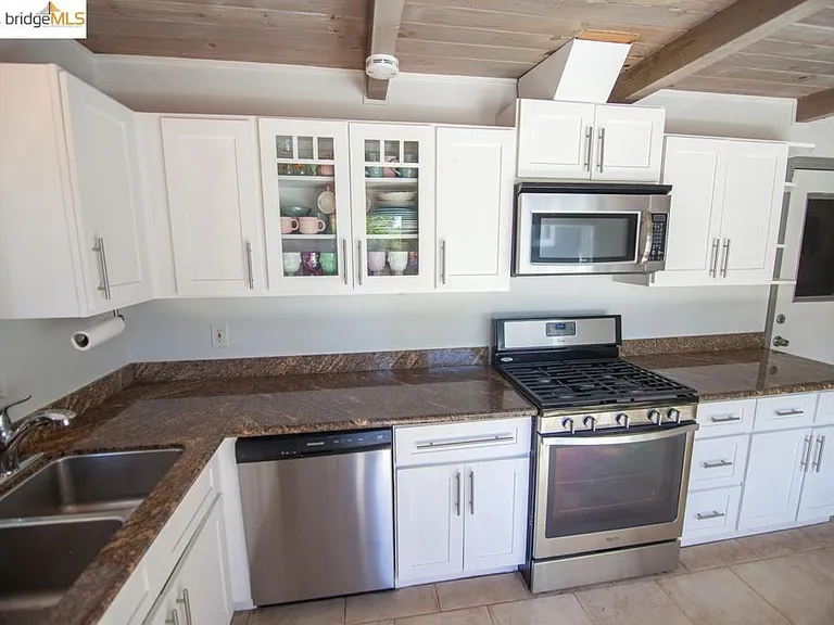 1111 Marionola Way — Photo 10