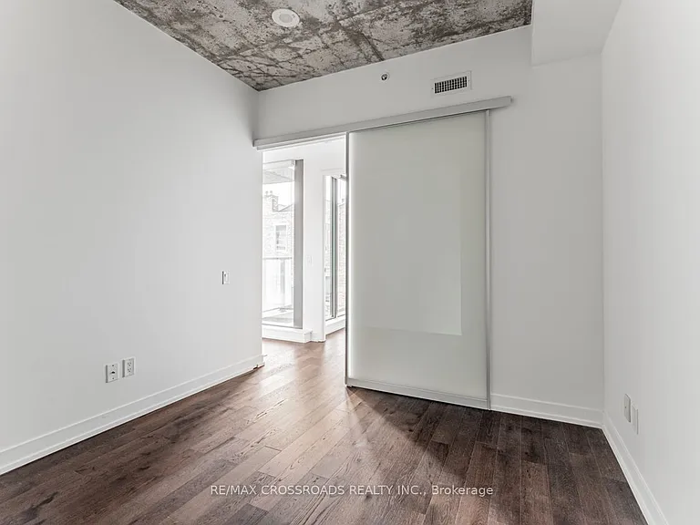 560 King St W #524 — Photo 17