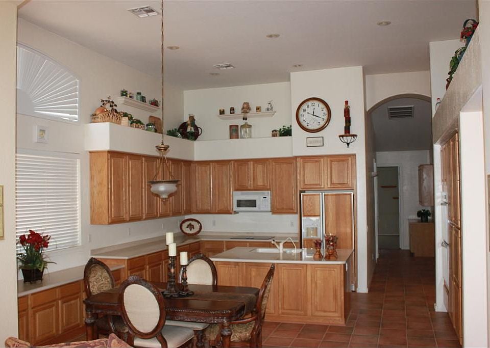 2nd image of 1123 W Maplewood St