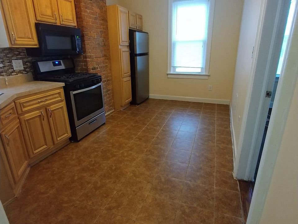 Eat in kitchen