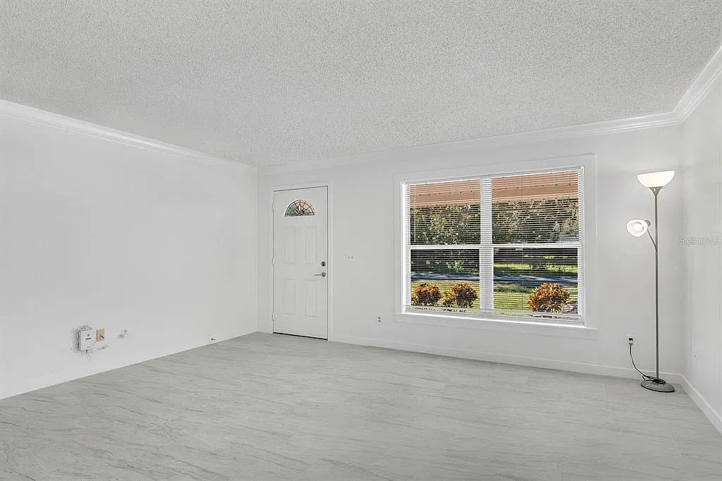 3 bed, 2.0 bath, 1092 sqft, $1,800 — Photo 3