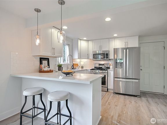 4th image of 11271 35th Avenue SW