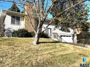 2717 S Arcadia Rd, Sioux Falls, SD 57105