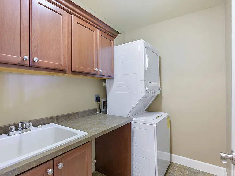 Calabria Apartments — Photo 27