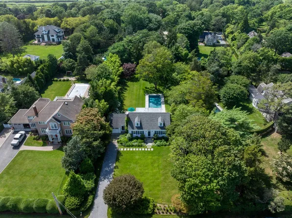 32 Thorn Hedge Rd, Bellport Village, NY 11713