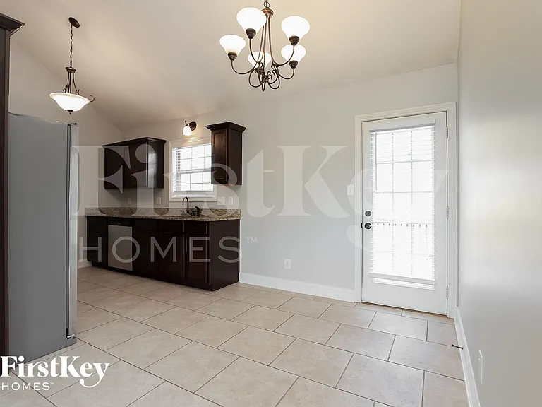 1145 Stillwood Dr — Photo 4