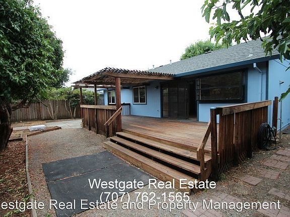2nd image of 1505 Meadowlark Ln
