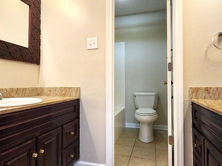 6808 Red Bud Ln — Photo 10