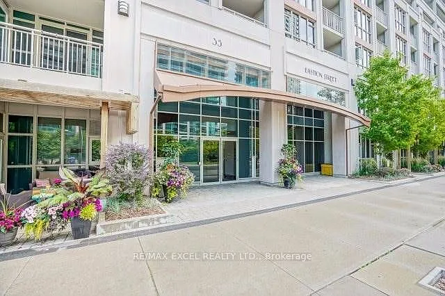 Building Photo - 35 Bastion St #1716