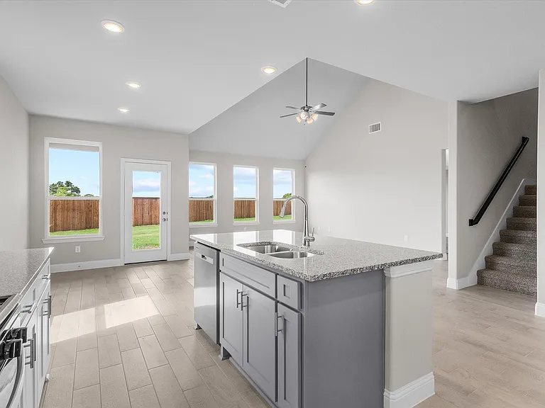 401 Parrino Pkwy — Photo 13