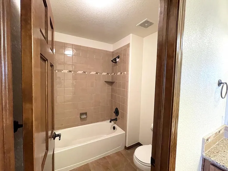 15720 Carob Cir — Photo 16