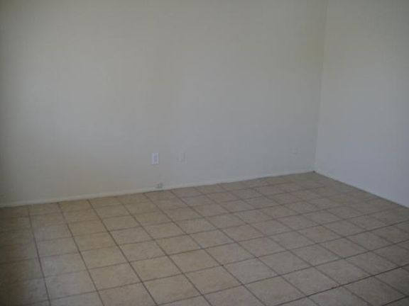 3rd image of 421 N Franklin St