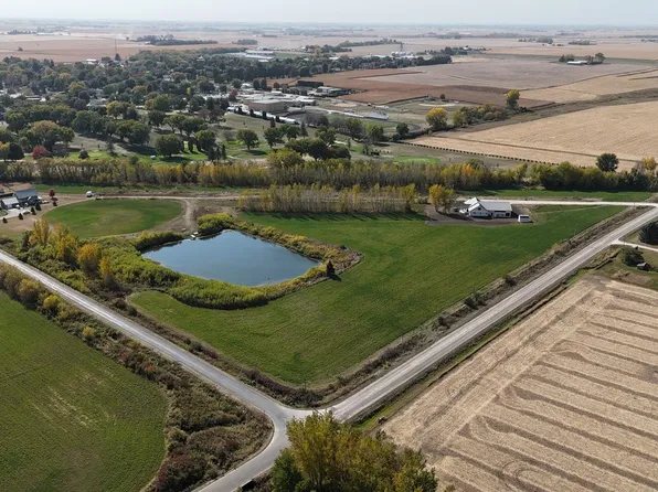 1015 N Division St, Sumner, IA 50674