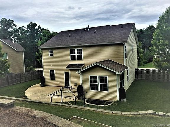 5th image of 1827 Petunia Dr