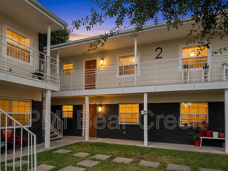 2 bed, 1.0 bath, 704 sqft, $1,025 — Photo 2