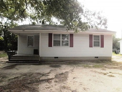 1st image of 105 Brown Dr