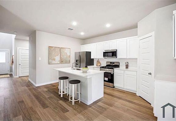 3rd image of 369 Millwood Ln