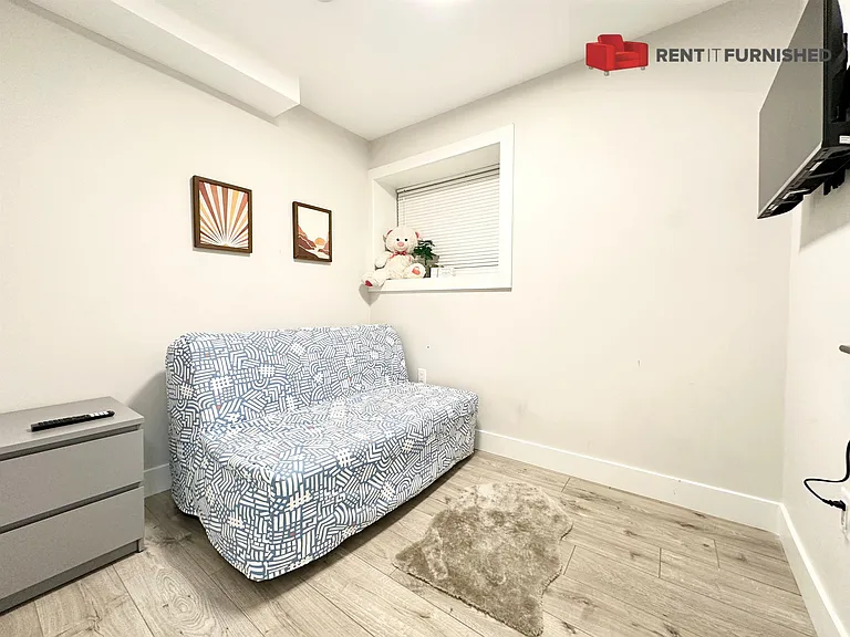 3460 Prince Edward St — Photo 9
