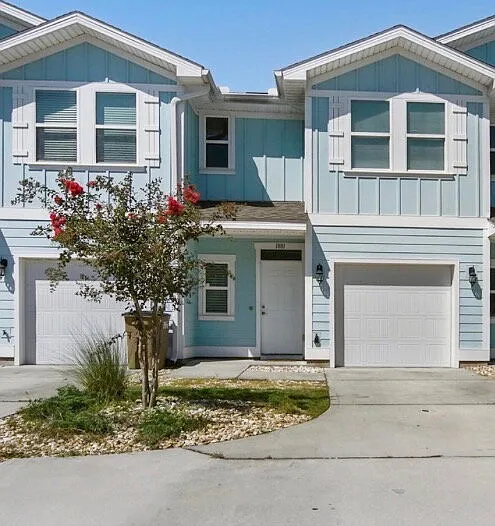 3 bed, 2.5 bath, 1496 sqft, $2,050 — Photo 1